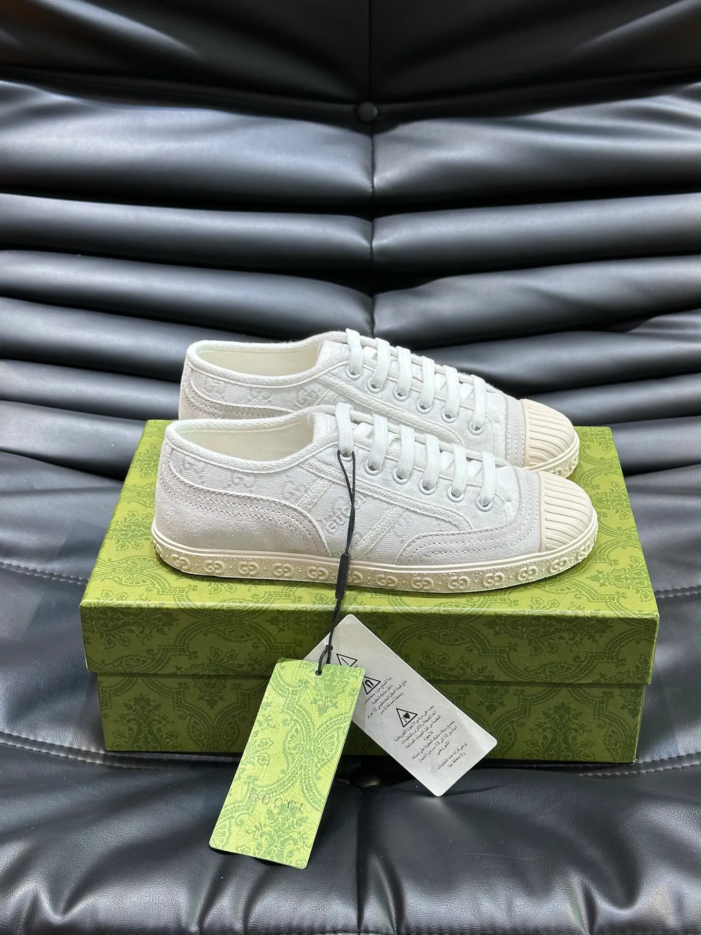 Men's shoes 💰p380 "GUCC*" Couple style 👫 lace-up canvas sneakers, crafted from light blue GG denim fabric, showing uniqueness. Classic details such as the GG printed embossed outsole, interlocking G and "Gucci" embroidery add to the glamorous style. Privately-made T men's shoes 💰pU original outsole, with exquisite details, impeccable fit, and a flat toe that has a retro feel! Customized canvas, classic double G logo, and the spring and summer color combinations are also very interesting! Size: Female 35-39. Male 38-44